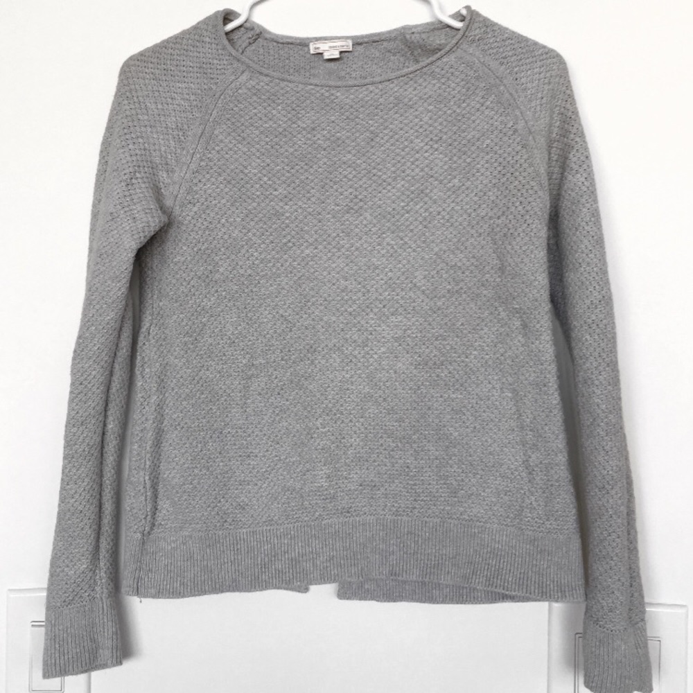 GAP Grey Knit Crew Neck Sweater – Size XS
